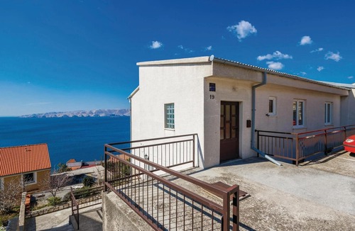 Vratarusa Apartment | Nice apartment in Senj with house sea view