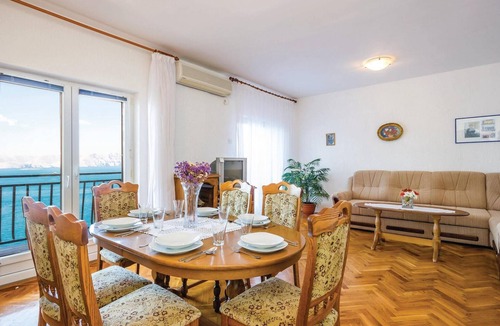 Vratarusa Apartment | Nice apartment in Senj with house sea view