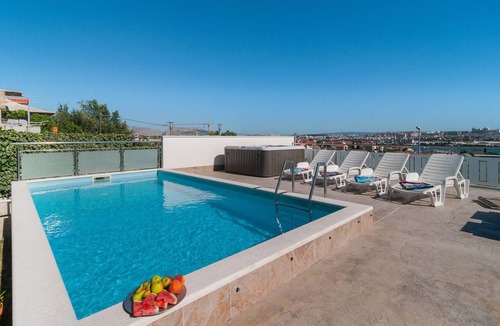 Kastela Apartment | Nice apartment in Solin with swimming pool