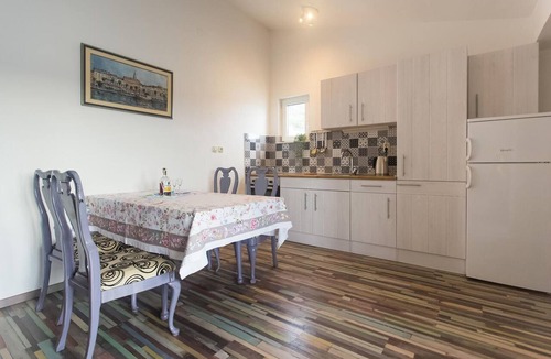 Jesenice Apartment | Nice apartment in Suhi Potok, Jesenice with WiFi