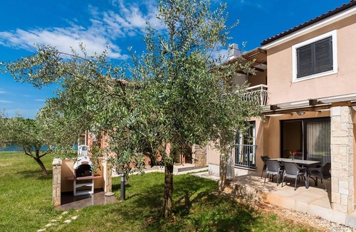 Monterol Apartment | Nice apartment in Umag with outdoor swimming pool
