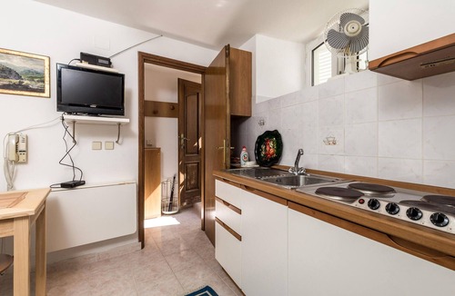 Veli Losinj Apartment | Nice apartment in Veli Losinj with WiFi