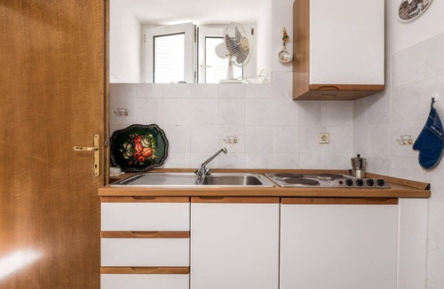 Veli Losinj Apartment | Nice apartment in Veli Losinj with WiFi