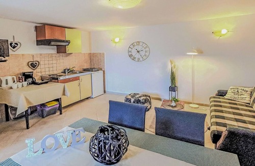 Kukci House | Nice apartment in villa for 3 guests with WIFI, A/C, TV, terrace and pets allowed