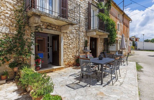 Kukci House | Nice apartment in villa for 3 guests with WIFI, A/C, TV, terrace and pets allowed