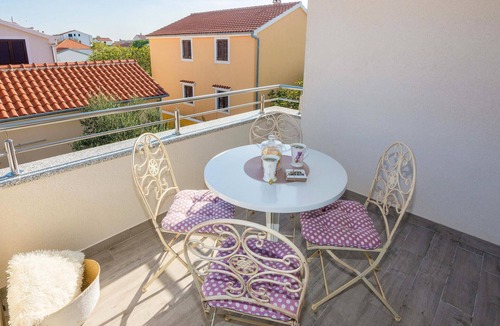 Vrsi Apartment | Nice apartment in Vrsi-Mulo with WiFi