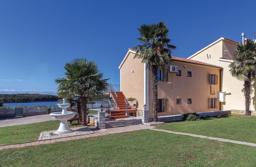 Vrsar Apartment | Nice apartment in Vrsar with swimming pool