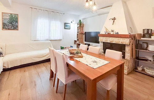 Brnjica House | Nice home in Brnjica with private swimming pool, can be inside or outside