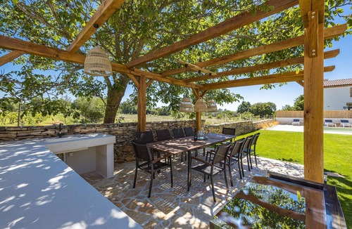 Cabrunici House | Nice home in Cabrunici