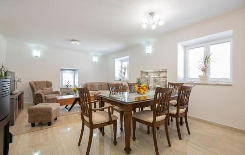 Lovrec House | Nice Home In Dobrince