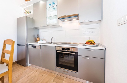 Razvode House | Nice home in Drnis with sauna