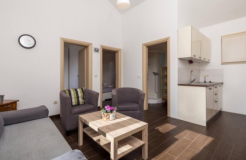 Pinezici House | Nice home in Pinezici with sauna