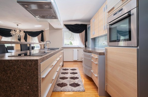 Valtura House | Nice home in Valtursko Polje with sauna
