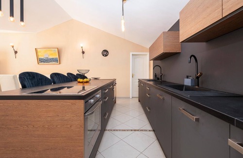 Valtura House | Nice home in Valtursko Polje with sauna