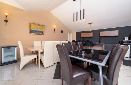 Valtura House | Nice home in Valtursko Polje with sauna
