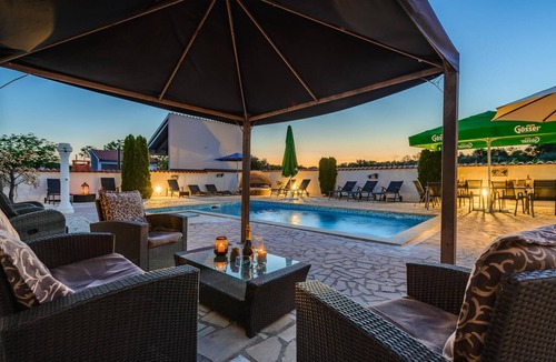 Valtura House | Nice home in Valtursko Polje with sauna