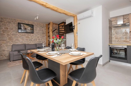Imotski House | Nice home in Vinjani Donji
