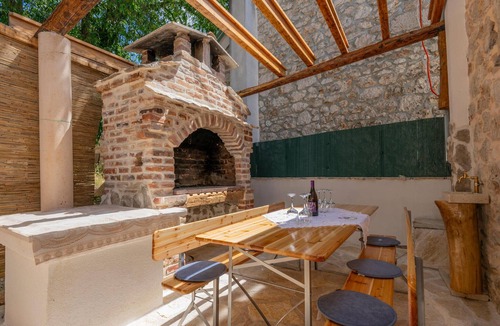 Imotski House | Nice home in Vinjani Donji