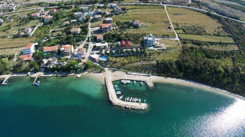 Rtina Hostel | Odmoree Camping