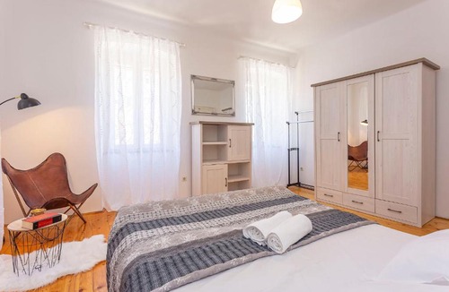Grad Apartment | Old Market Residence