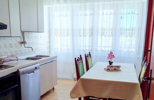 Kastel Gomilica Apartment | One bedroom apartment with balcony and sea view Kaštel Gomilica, Kaštela (A-22370-a)