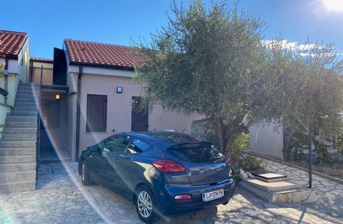Crveni Vrh Apartment | One bedroom apartment with balcony and sea view Crveni Vrh, Umag (A-27216-a)