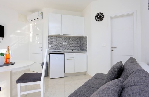Zivogosce Apartment | One bedroom apartment with a swimming pool by the beach Živogošće - Porat, Makarska (A-18150-a)