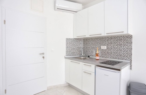 Zivogosce Apartment | One bedroom apartment with a swimming pool by the beach Živogošće - Porat, Makarska (A-18150-b)