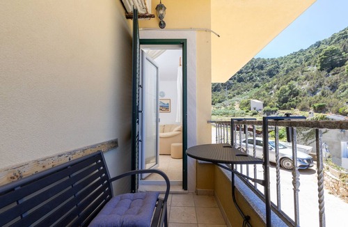 Bogomolje Apartment | One bedroom apartment near beach Cove Mala Pogorila, Hvar (A-27650-b)