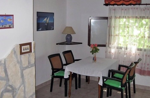 Milna Apartment | One bedroom apartment with terrace and sea view Milna, Vis (A-1145-a)