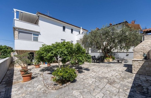 Basanija Apartment | One bedroom apartment with balcony and sea view Bašanija, Umag (A-27839-a)