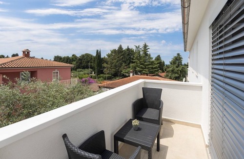 Basanija Apartment | One bedroom apartment with balcony and sea view Bašanija, Umag (A-27839-b)