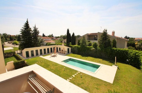 Cancini Apartment | One Bedroom Apartment Bonsai with shared Pool