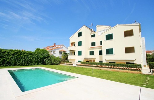 Cancini Apartment | One Bedroom Apartment Bonsai with shared Pool