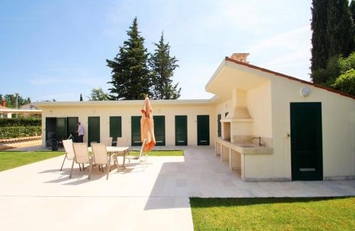 Cancini Apartment | One Bedroom Apartment Bonsai with shared Pool