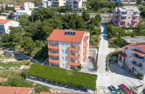 Duce Apartment | One bedroom apartment with terrace and sea view Duće, Omiš (A-9437-e)