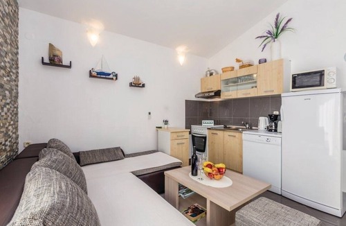 Cesarica Apartment | One bedroom apartment near beach Ribarica, Karlobag (A-17885-b)