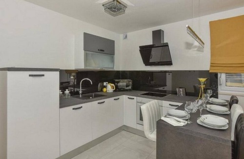 Bidol Apartment | One bedroom apartment with balcony and sea view Makarska (A-27490-b)