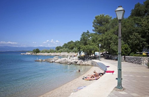 Vantacici Apartment | One bedroom apartment near beach Vantačići, Krk (A-19406-a)