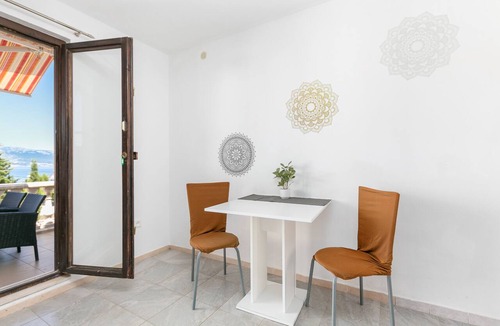 Slatine Apartment | One bedroom apartment with terrace and sea view Slatine, Čiovo (A-16131-c)
