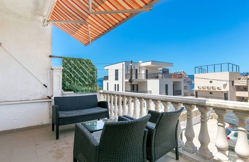 Slatine Apartment | One bedroom apartment with terrace and sea view Slatine, Čiovo (A-16131-c)