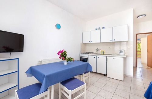 Slatine Apartment | One bedroom apartment near beach Arbanija, Čiovo (A-19527-b)