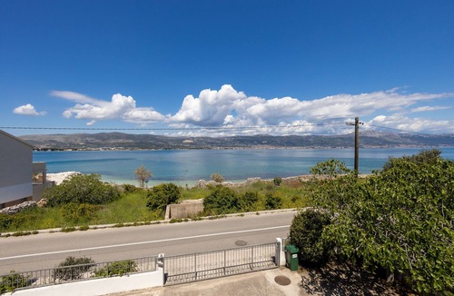 Slatine Apartment | One bedroom apartment near beach Arbanija, Čiovo (A-19527-b)