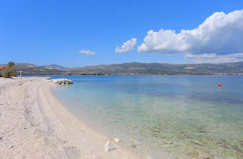 Slatine Apartment | One bedroom apartment near beach Arbanija, Čiovo (A-19527-b)