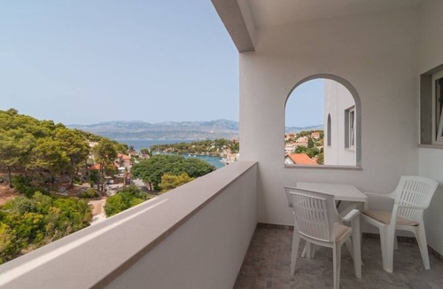 Splitska Apartment | One bedroom apartment with terrace and sea view Splitska, Brač (A-21974-a)