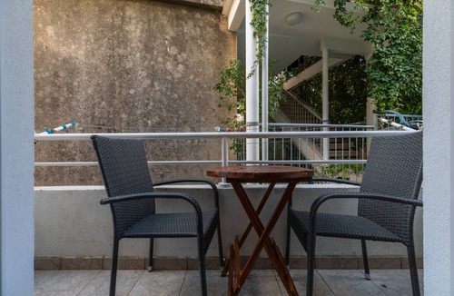 Igrane Apartment | One bedroom apartment near beach Igrane, Makarska (A-23620-a)