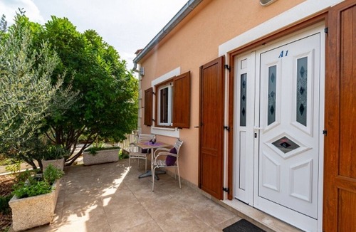 Kneza Apartment | One bedroom apartment near beach Kneža, Korčula (A-9168-a)