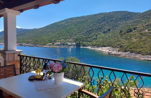 Pokrivenik Apartment | One bedroom apartment near beach Cove Zarace (Gdinj), Hvar (A-25037-c)