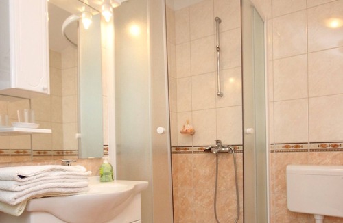 Poljana Apartment | One bedroom apartment near beach Poljana, Ugljan (A-8450-b)