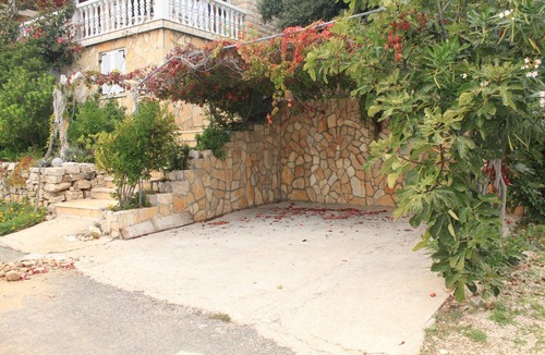 Milna Apartment | One bedroom apartment near beach Milna, Vis (A-8917-e)